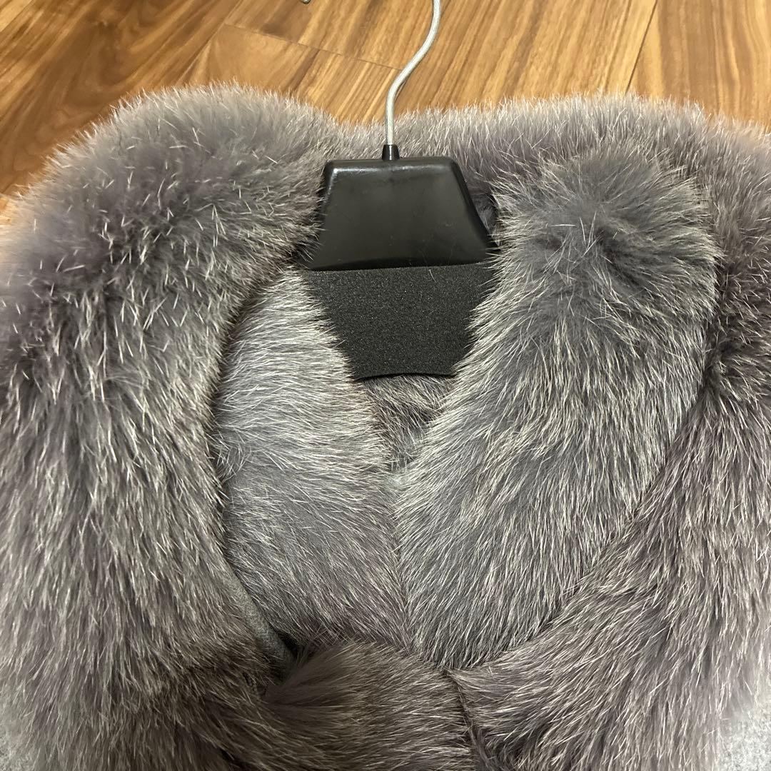 高級カシミヤファー付きグレーケープコート