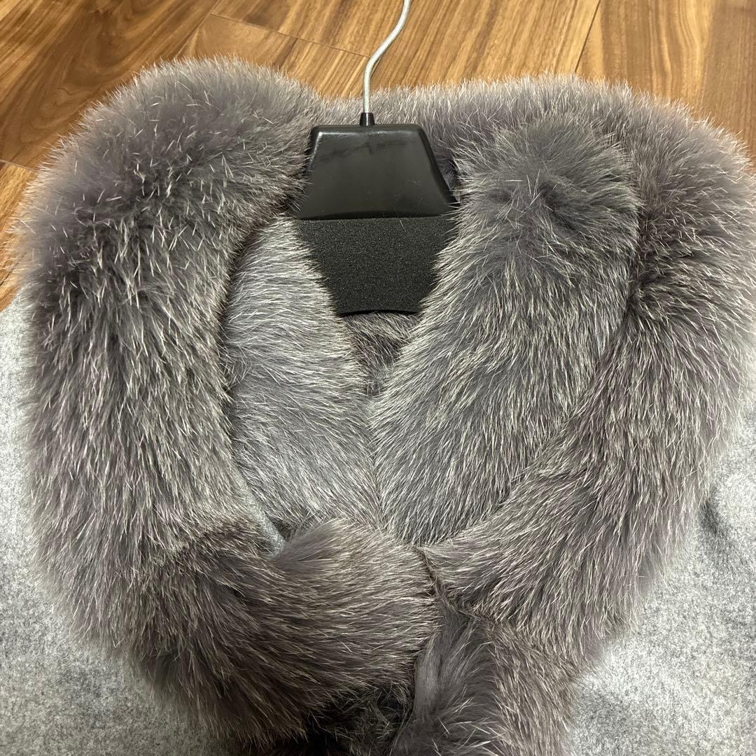 高級カシミヤファー付きグレーケープコート