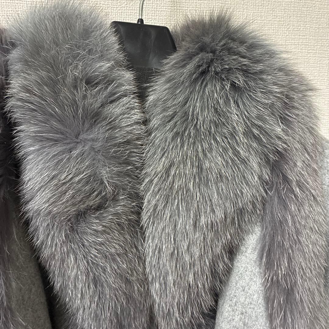 高級カシミヤファー付きグレーケープコート