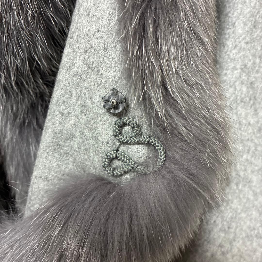 高級カシミヤファー付きグレーケープコート