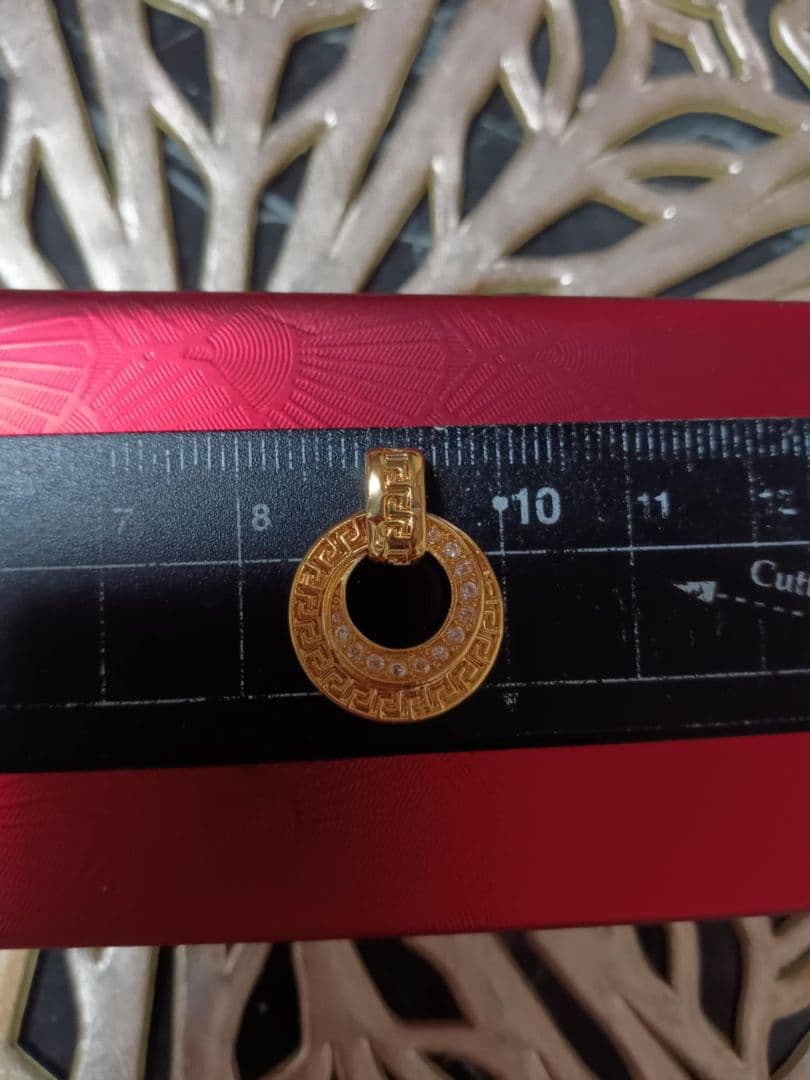 ヴェルサーチVERSACE au750印鑑有りイエローゴールドトップペンダント