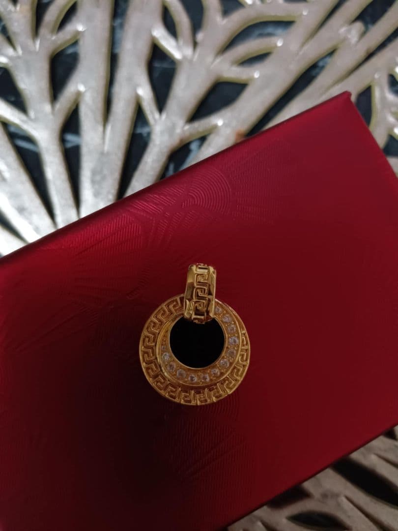 ヴェルサーチVERSACE au750印鑑有りイエローゴールドトップペンダント