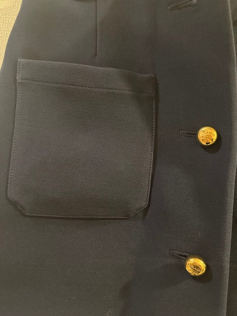 PRADA ネイビー ミニスカート　※ボタン外れあり