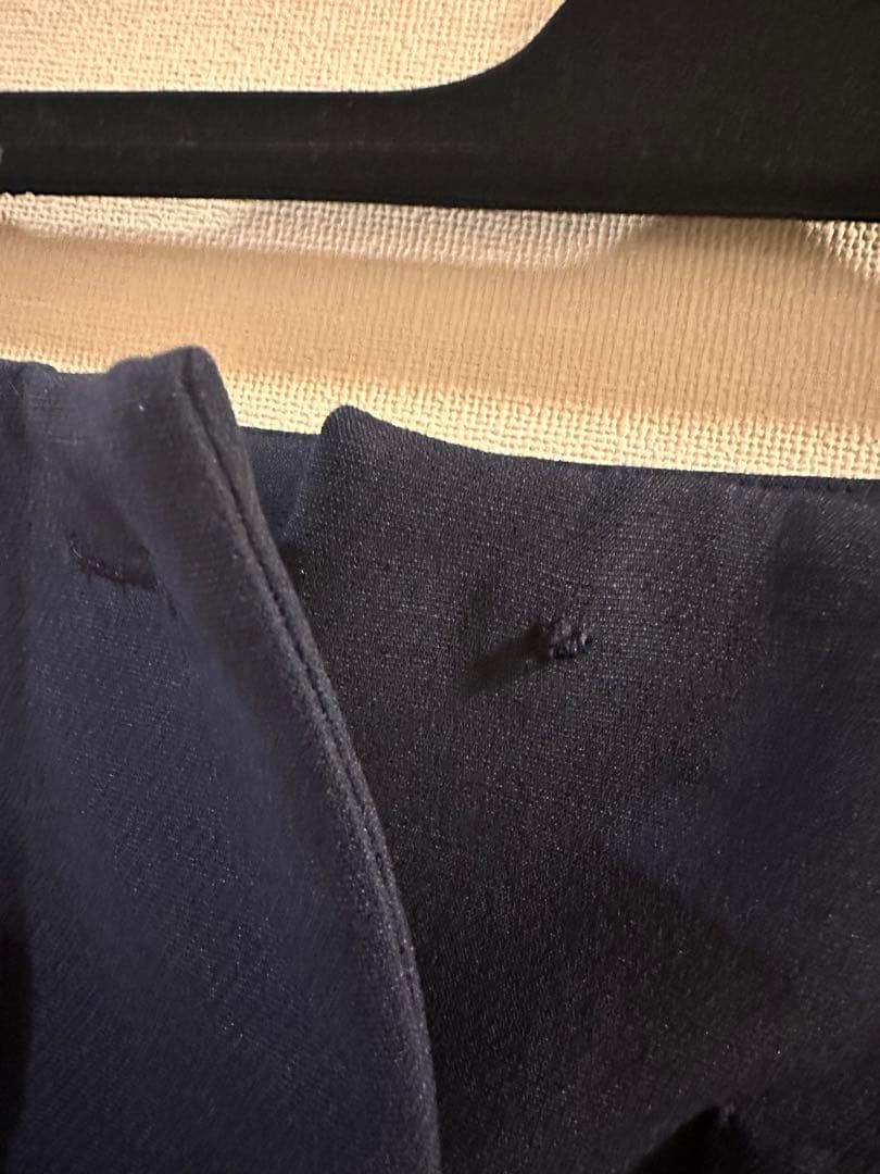 PRADA ネイビー ミニスカート　※ボタン外れあり