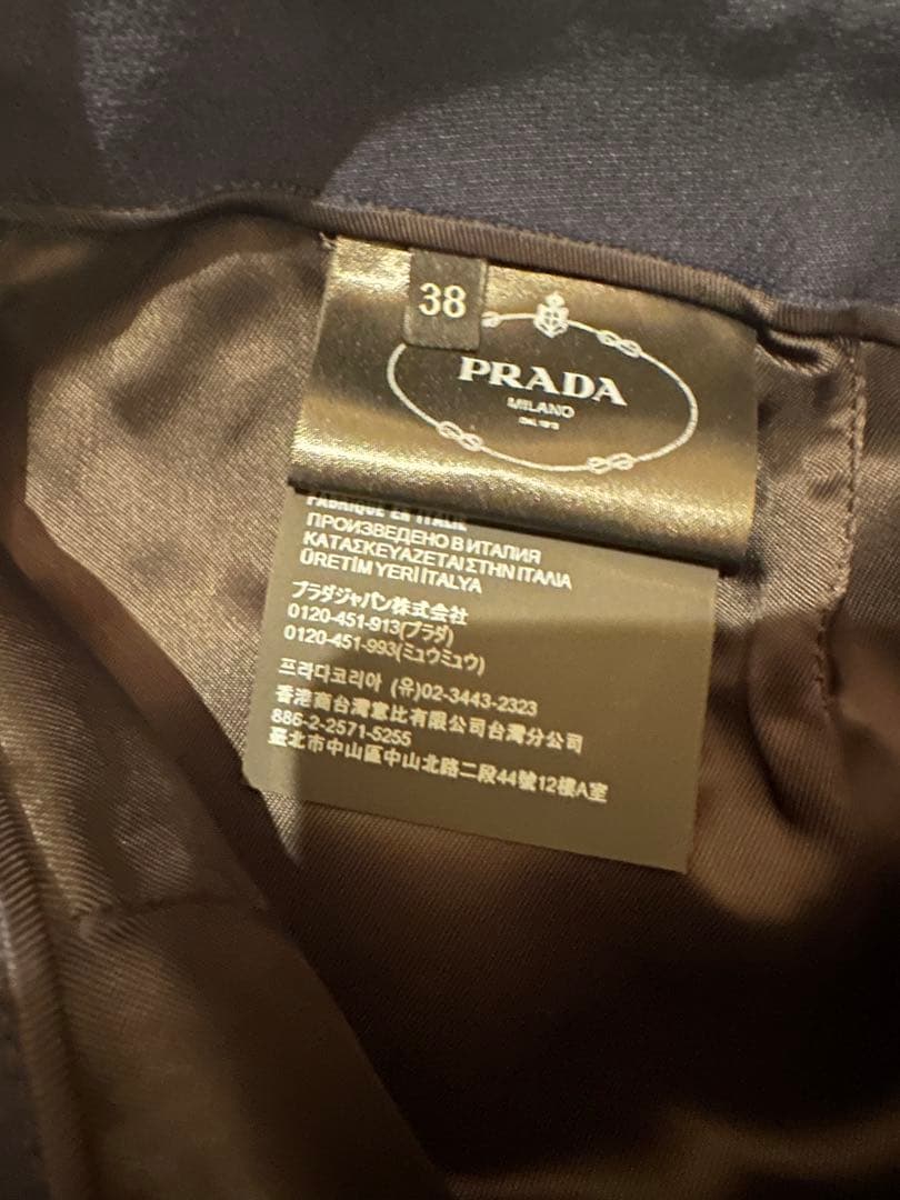 PRADA ネイビー ミニスカート　※ボタン外れあり
