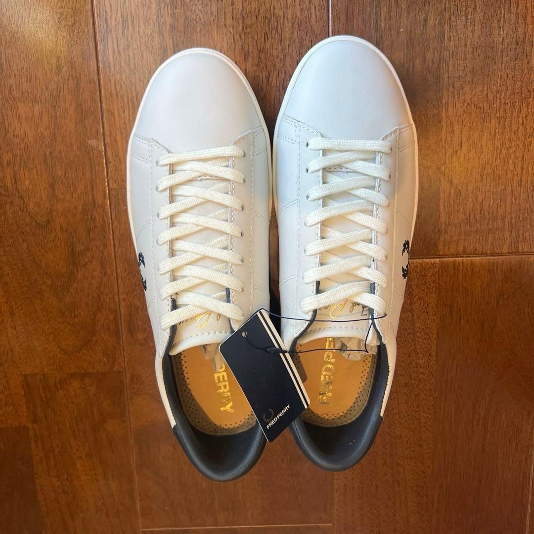 【新品】FRED PERRY ホワイトスニーカーサイズ4