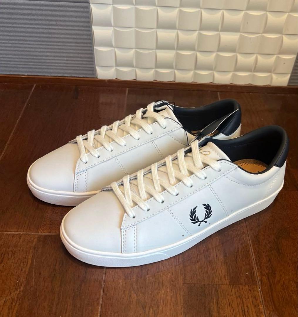 【新品】FRED PERRY ホワイトスニーカーサイズ4