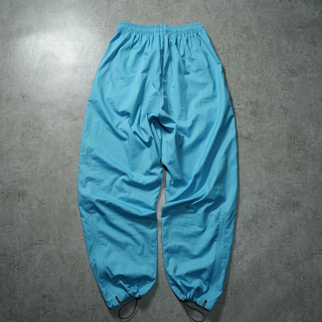 00s NIKE ワイドナイロンパンツ 水色 サイドライン 刺繍ロゴ y2k