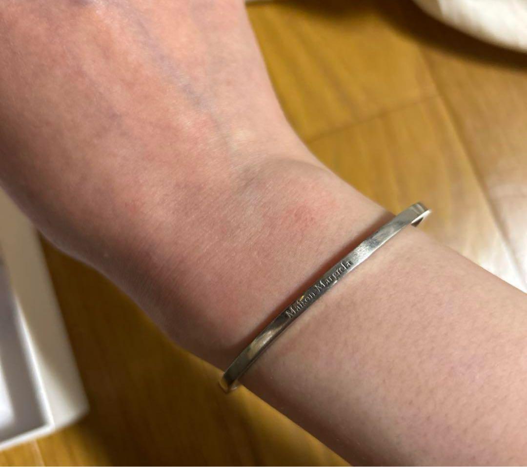 メゾンマルジェラ シルバー バングル ブレスレット