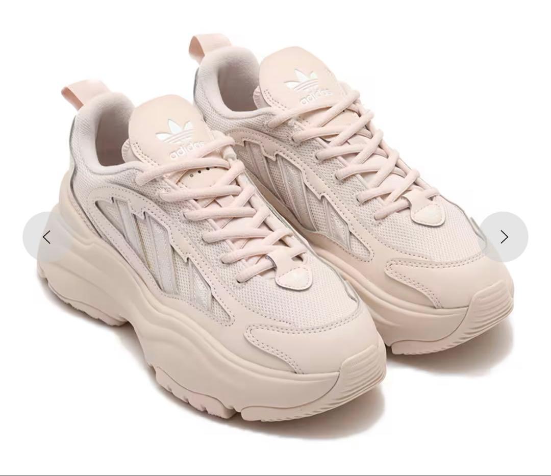 adidas OZGAIA ピンクベージュ