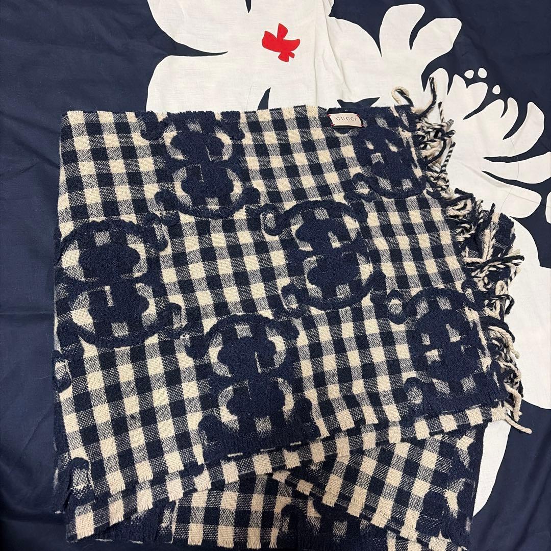 GUCCIネイビーとホワイトのチェッ