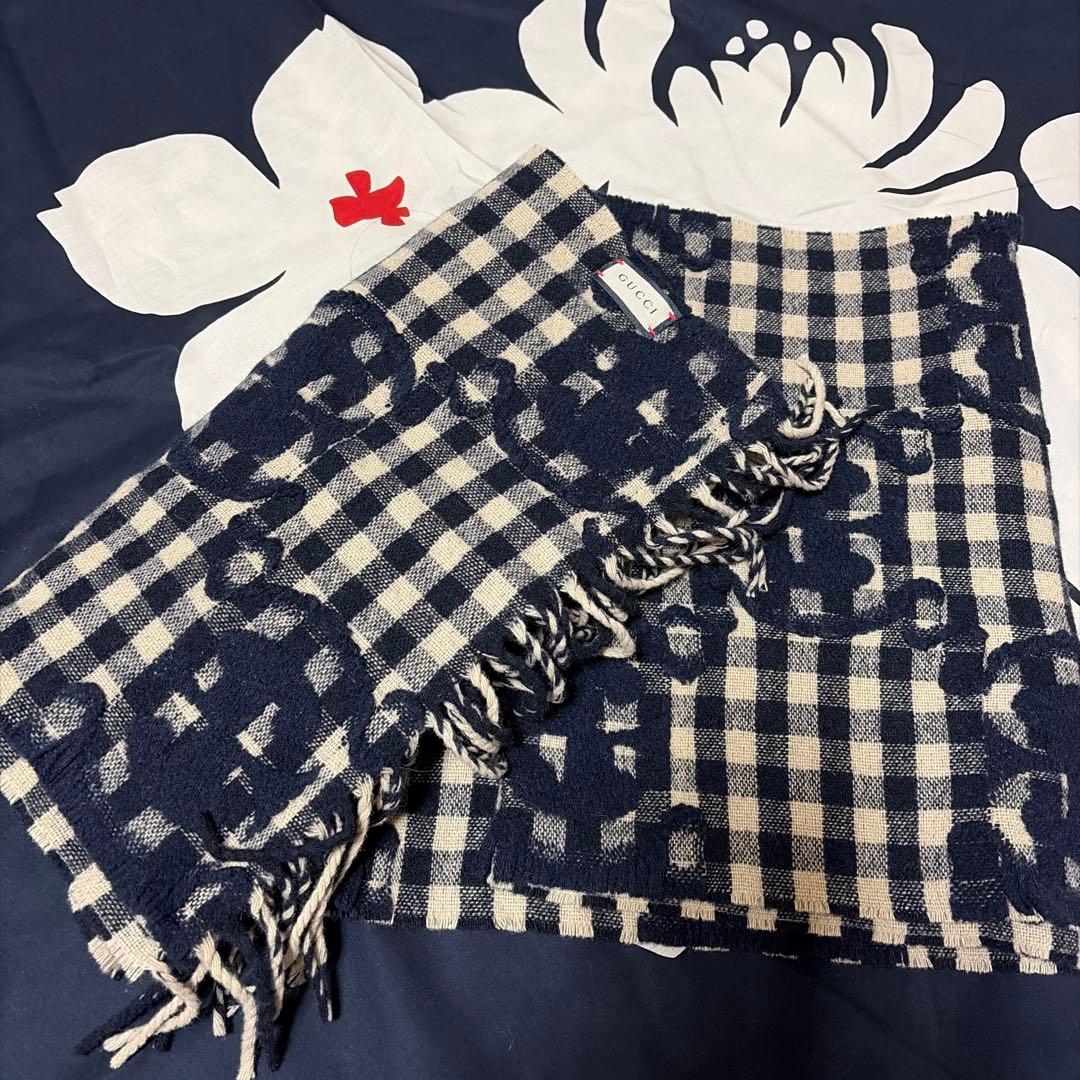 GUCCIネイビーとホワイトのチェッ