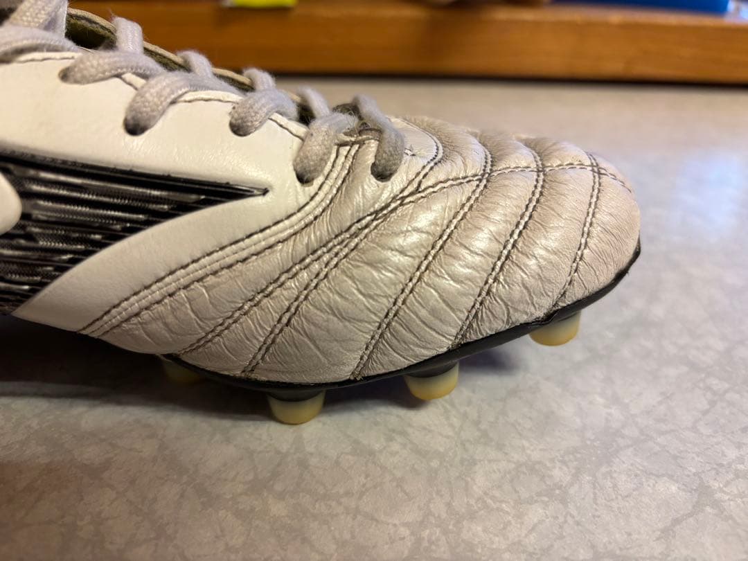 ミズノ　モレリアNeo4 白　24.0cm