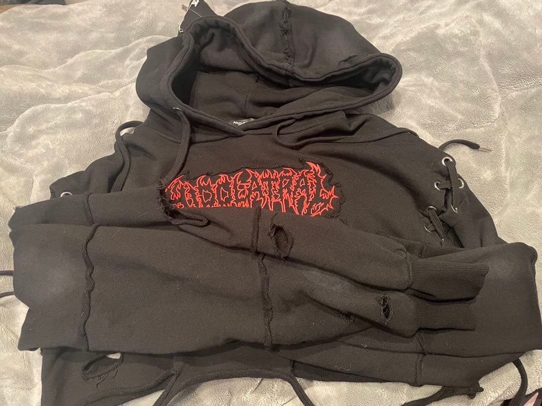 〚完売品〛ダメージショート猫耳パーカー BLACK x RED