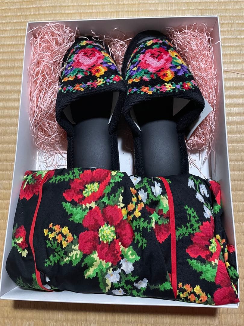 FEILER 花柄スリッパ・エプロンセット