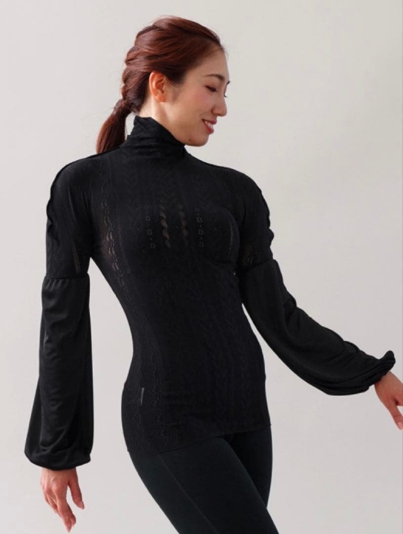 チャコット　ノーソーイングニット　ドレープスリーブハイネックトップ　ブラック