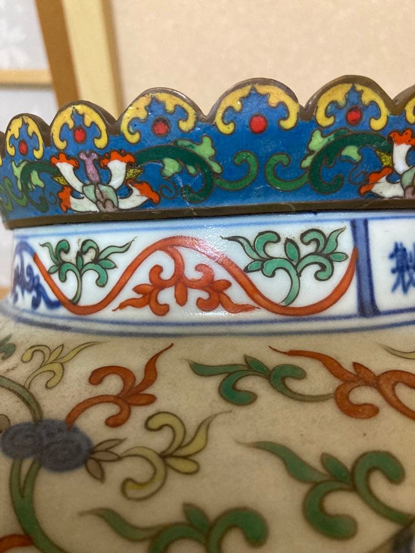 伝世品　中国明時代五彩人文壺　高さ37.8cm