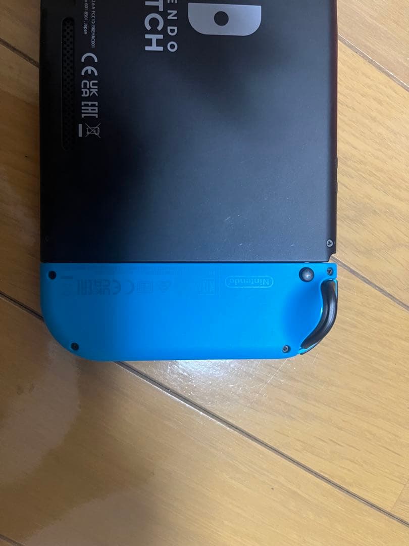 ニンテンドースイッチ(美品)とコントローラー、ケースなどの特典付き