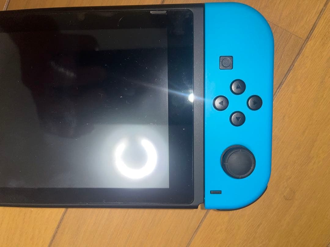 ニンテンドースイッチ(美品)とコントローラー、ケースなどの特典付き