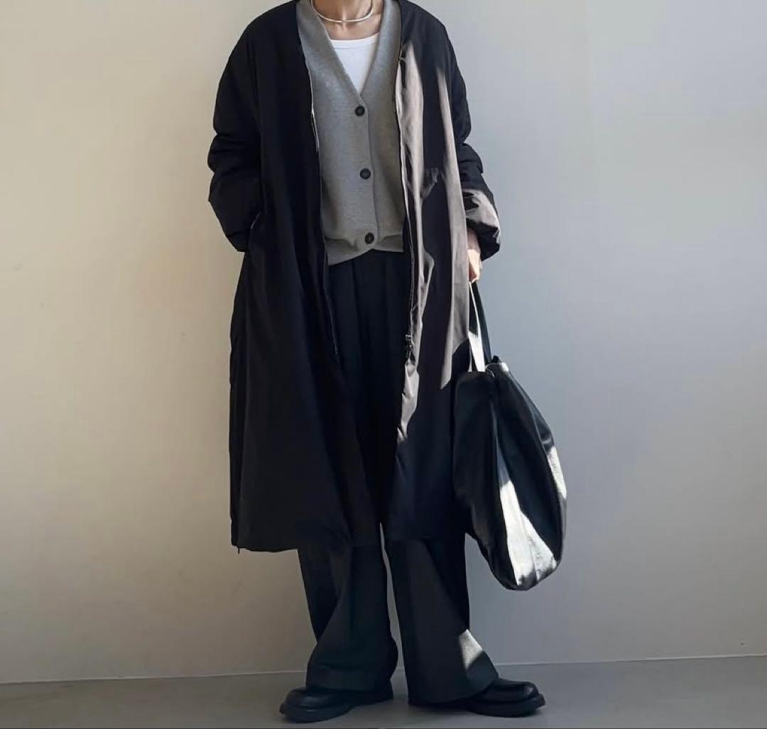 ソラモナポッシェ　Ｖネックライトダウンコート