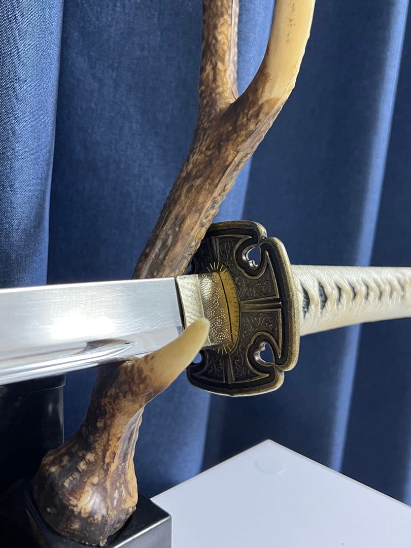 高級模造刀武具　一本　(角の台は付きません❌)