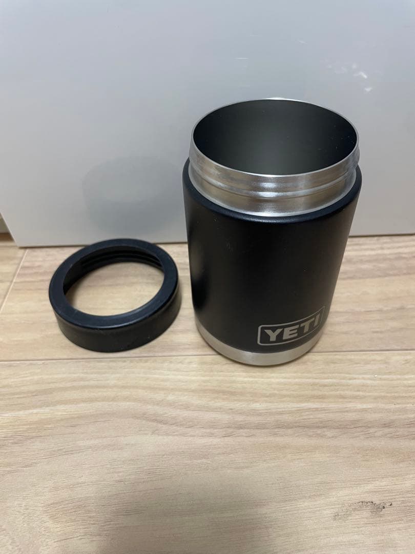 YETI 缶クーラー　ブラック　4個あり　イエティ　コルスター　保冷缶