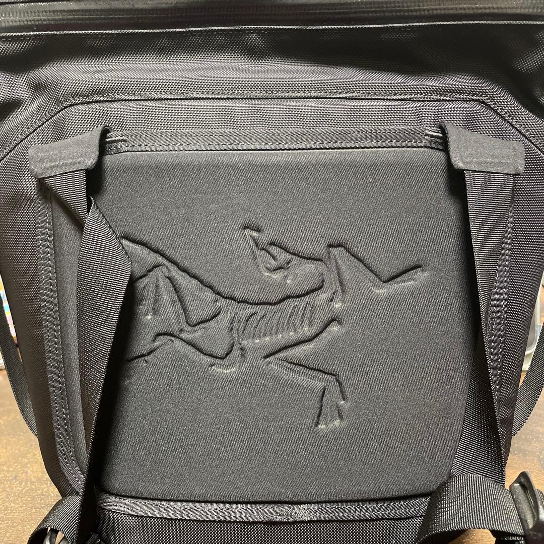 アークテリクス アロー8 黒 バッグ