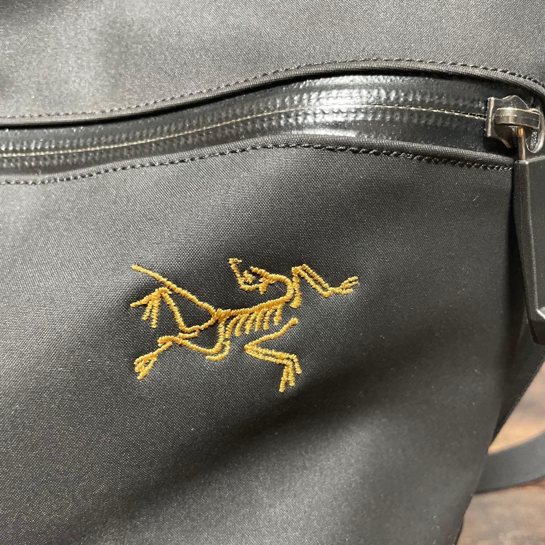 アークテリクス アロー8 黒 バッグ