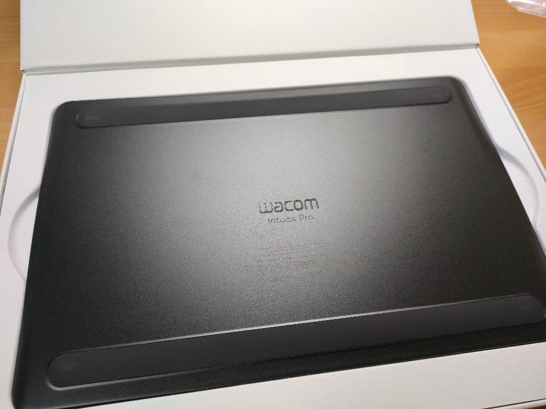 Wacom Intuos Pro Medium ペンタブレット 本体