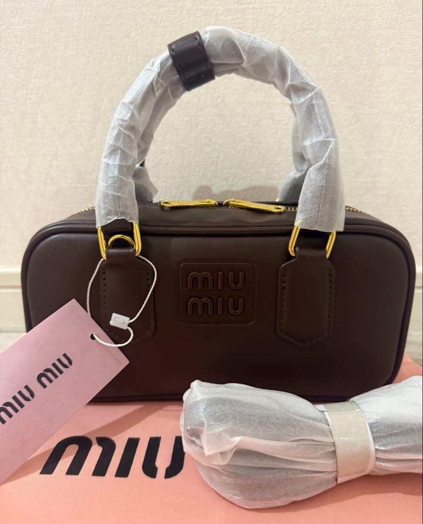 ラスト1点 miumiu系お好きな方 アルカディレザーハンドバッグ 新品未使用