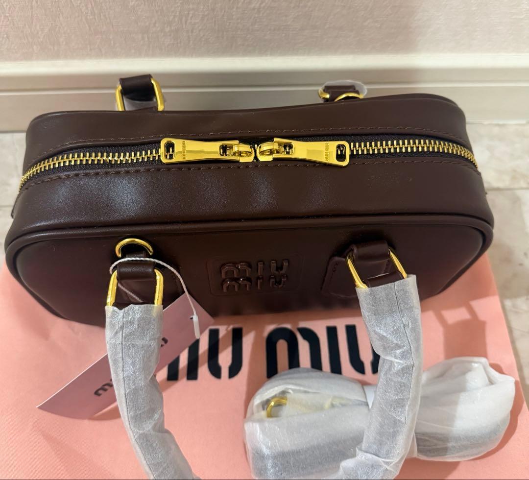 ラスト1点 miumiu系お好きな方 アルカディレザーハンドバッグ 新品未使用