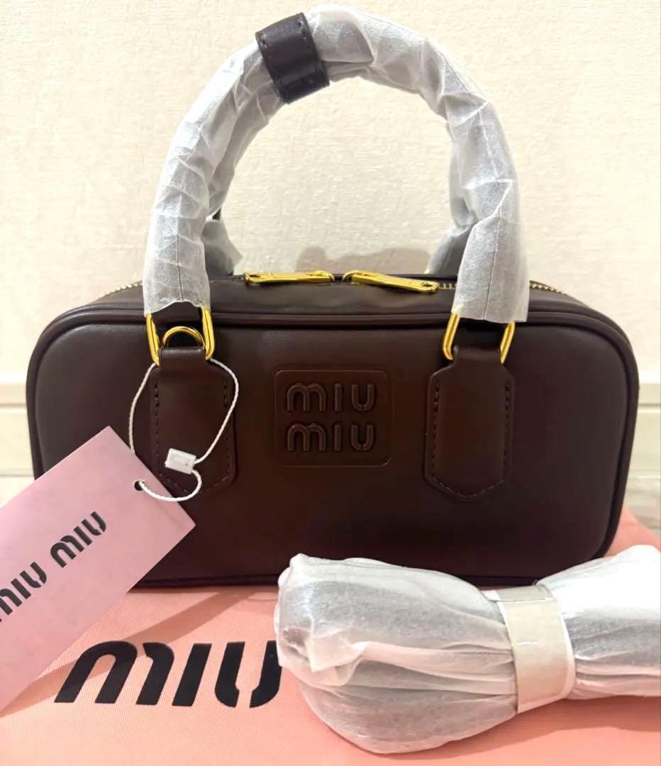 ラスト1点 miumiu系お好きな方 アルカディレザーハンドバッグ 新品未使用