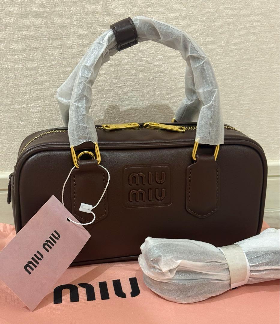 ラスト1点 miumiu系お好きな方 アルカディレザーハンドバッグ 新品未使用