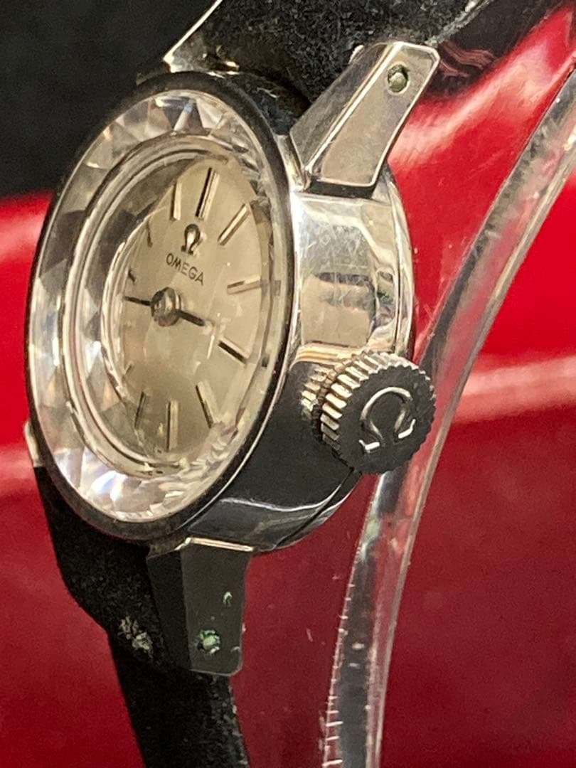 オメガ OMEGA カットガラス 手巻き シルバー 2針 腕時計