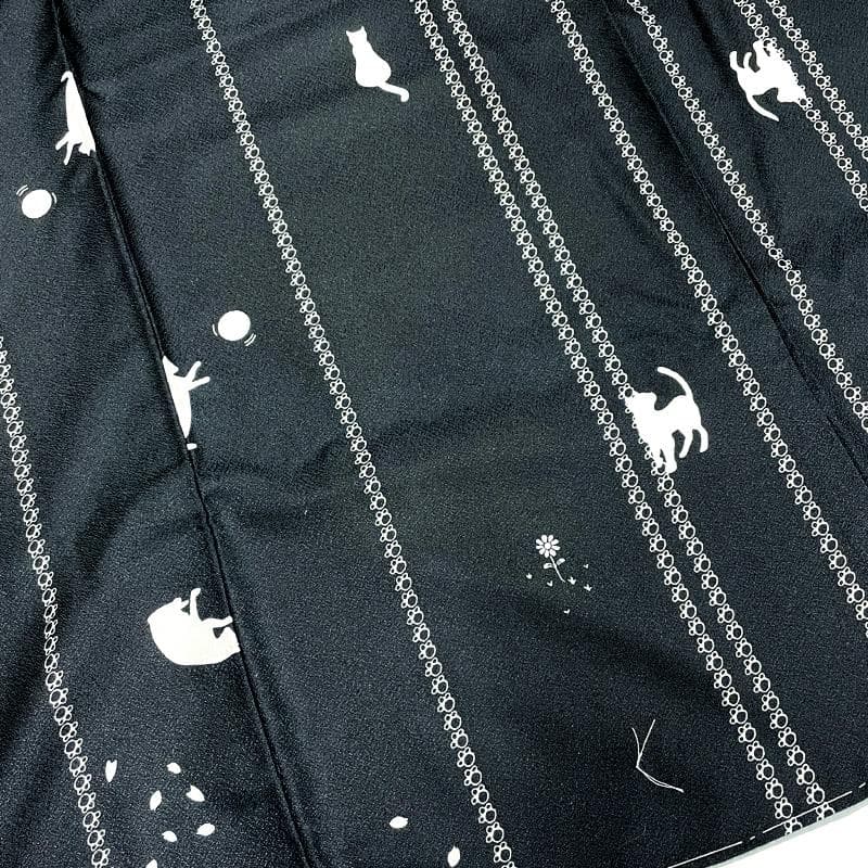 601mk78△洗える着物 小紋 しつけ糸付き 猫 肉球 花 黒△美品