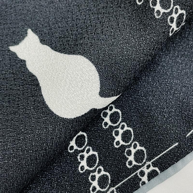 601mk78△洗える着物 小紋 しつけ糸付き 猫 肉球 花 黒△美品