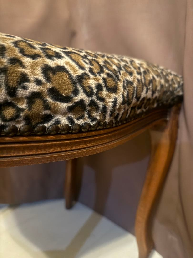 イタリア製猫脚スツール レオパード柄 (茶枠)
