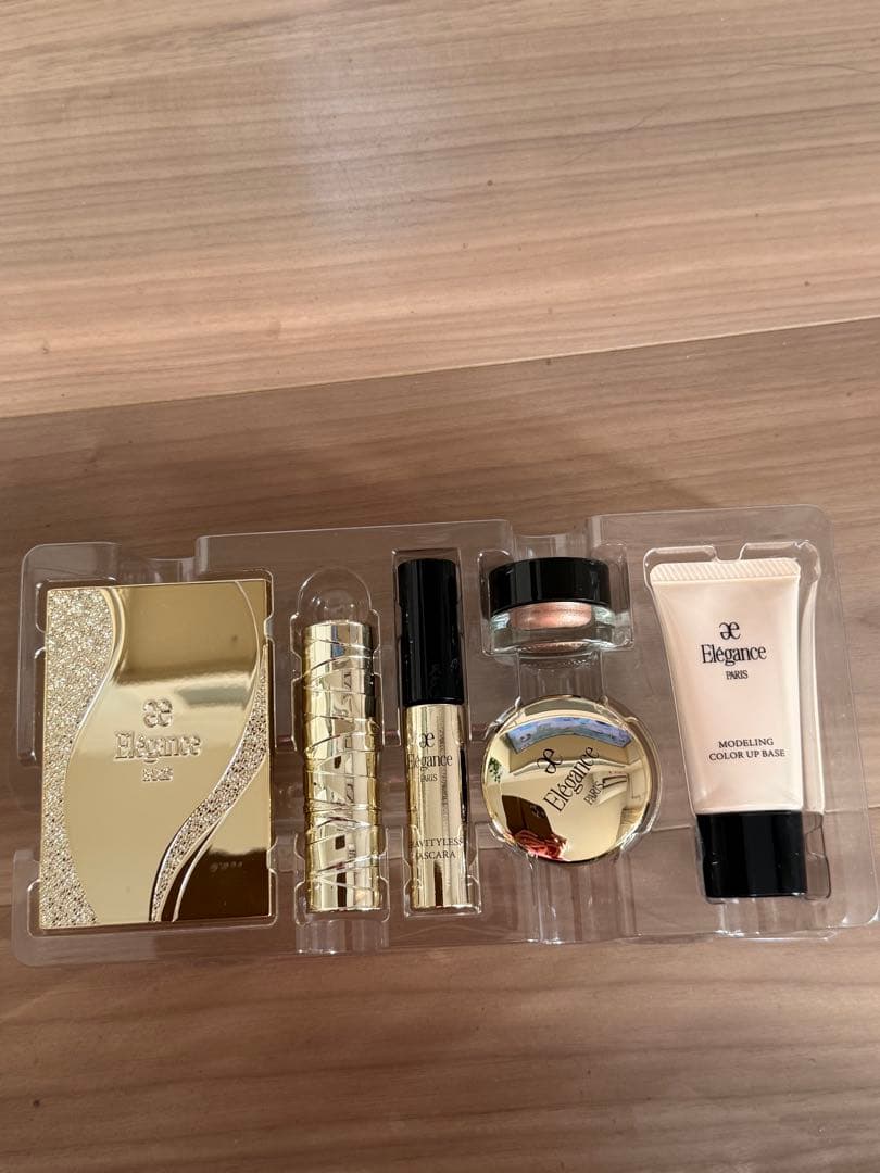 エレガンス　クリスマスコフレ2024