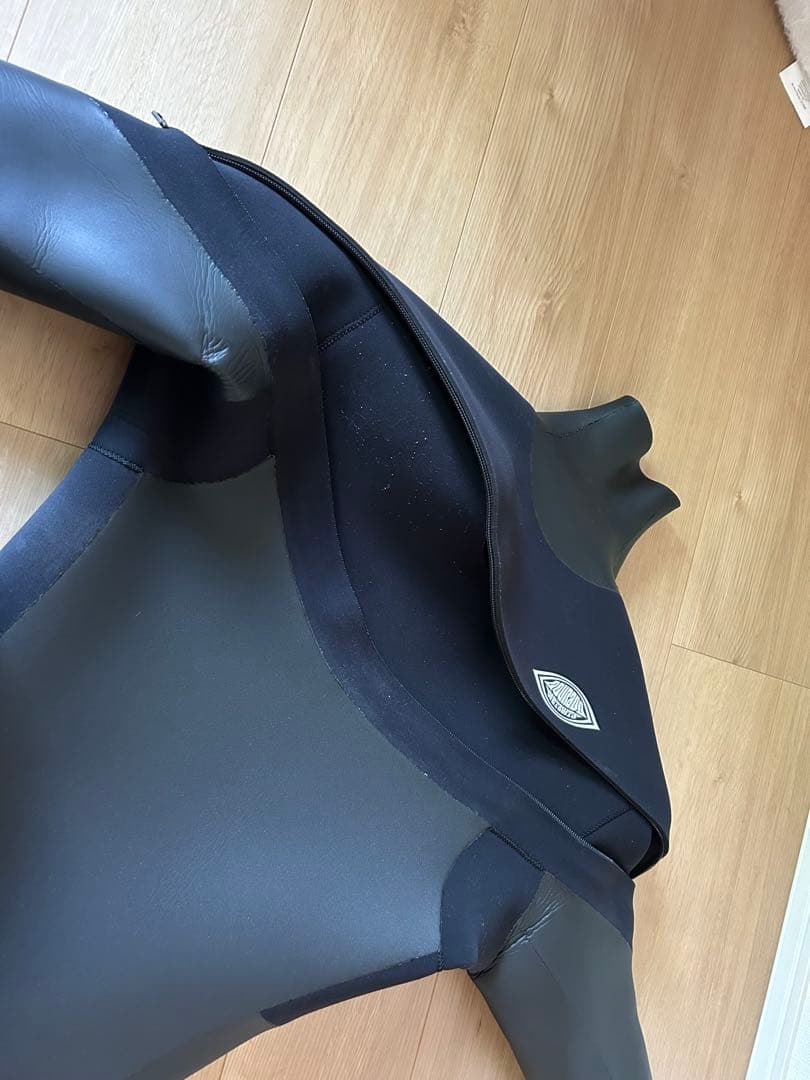 フルスーツ ブラック ネックエントリー