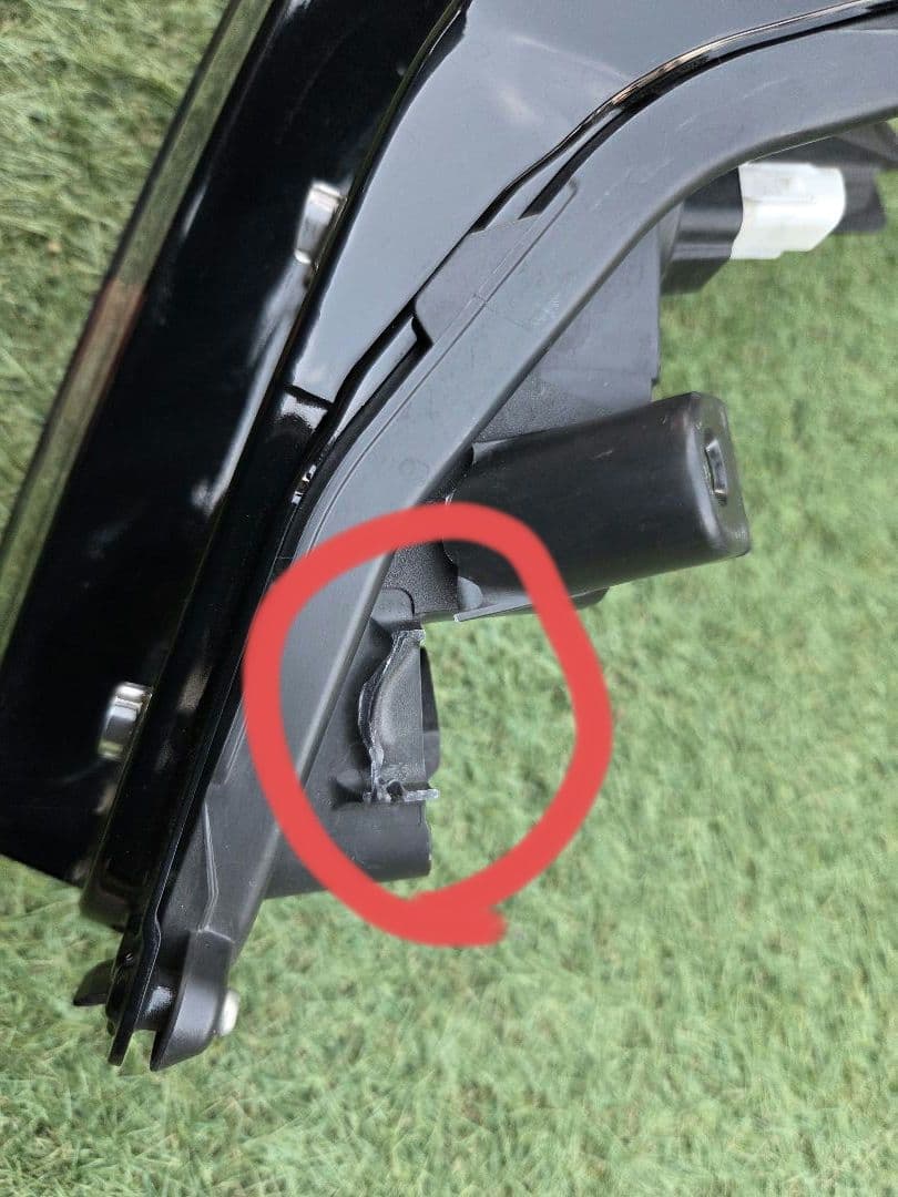 桐哲　プリウス60　右ヘッドライト　MXWH60