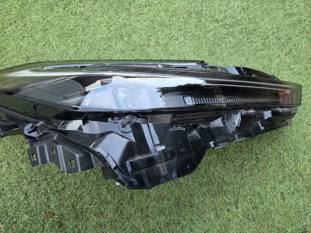 桐哲　プリウス60　右ヘッドライト　MXWH60