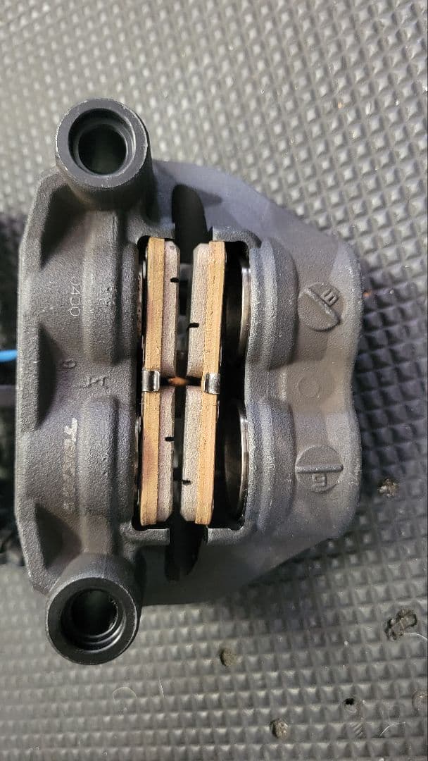 Kawasaki ブレーキキャリパー 2個セット　ラジアルマウント　108mm