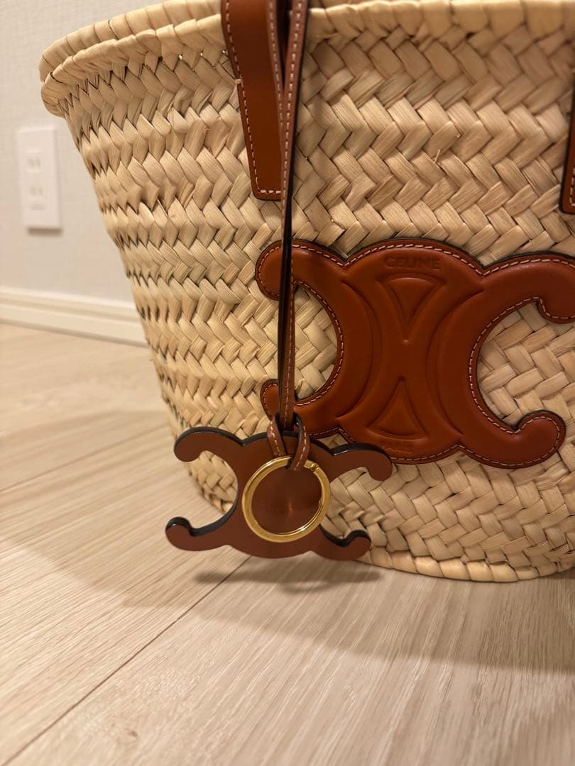 ほぼ未使用 CELINEパニエ チャーム付き