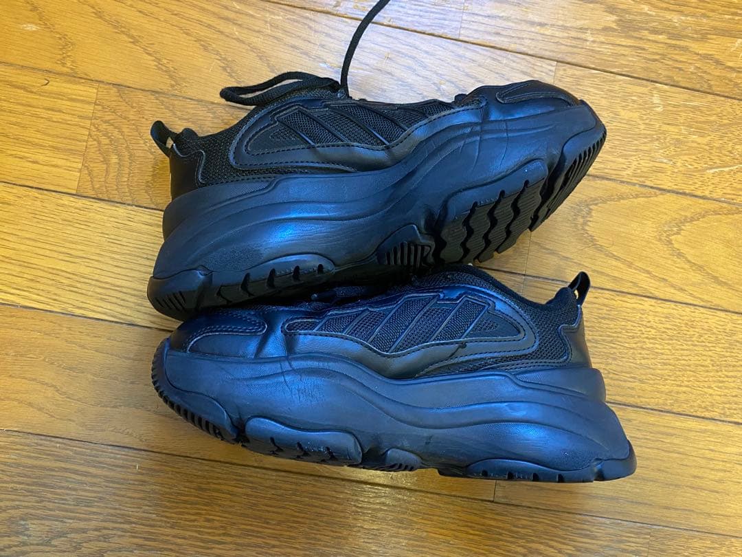 adidas アディダス Ozgaia オズガイア　Core Black