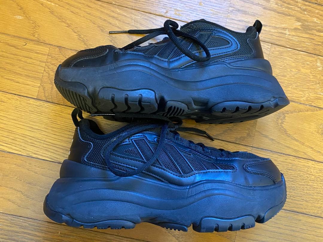 adidas アディダス Ozgaia オズガイア　Core Black