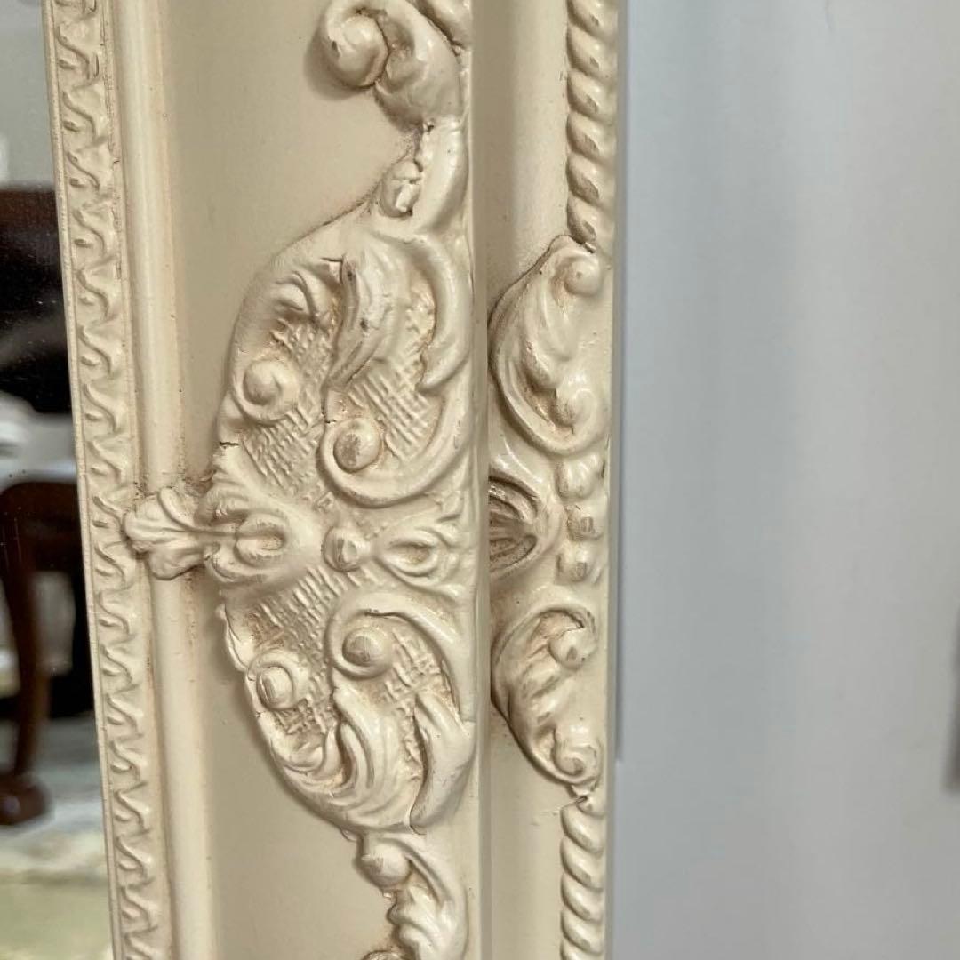 アンティークアイボリーが素敵な、ウォールミラー