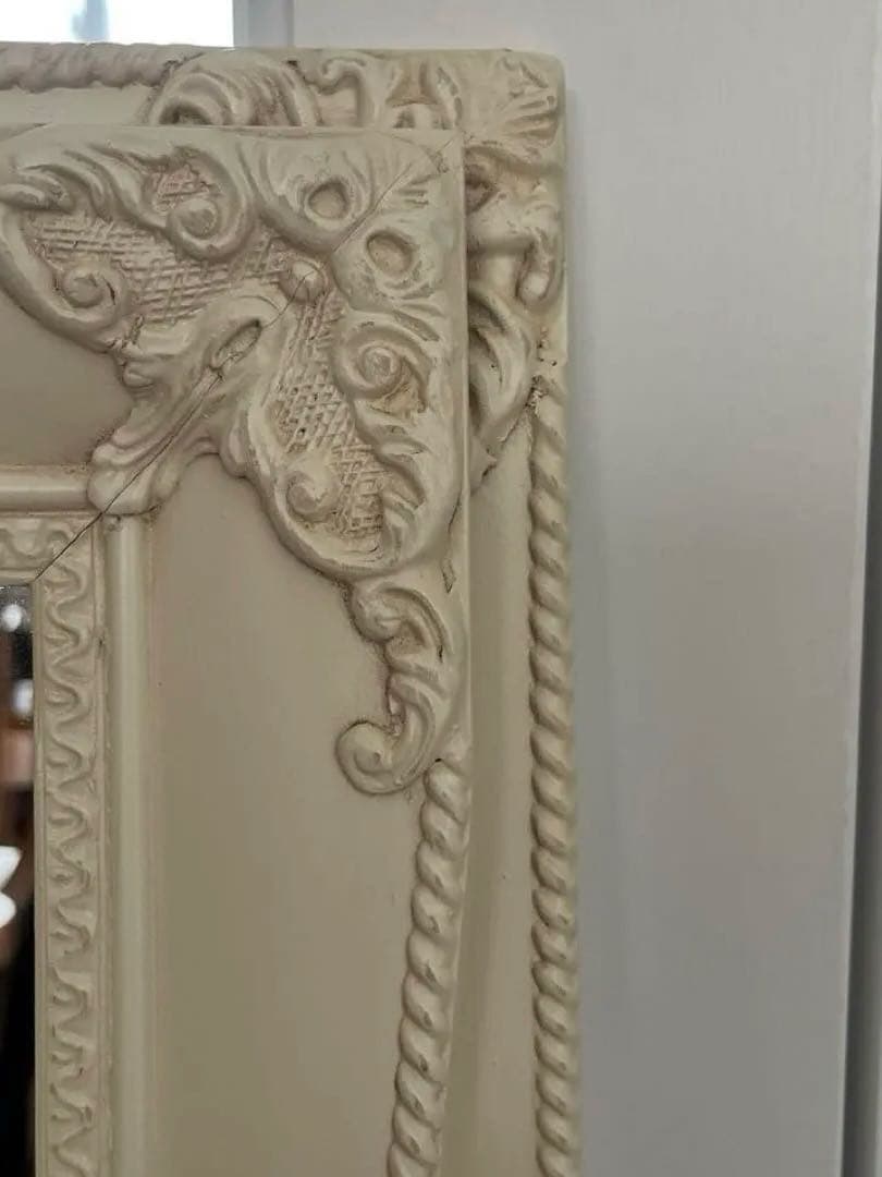 アンティークアイボリーが素敵な、ウォールミラー