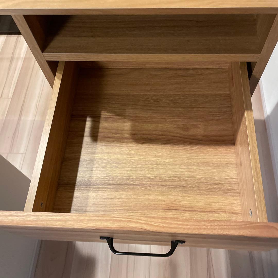 北欧家具　木製食器棚 引き出しとガラス扉付き　たのめる便