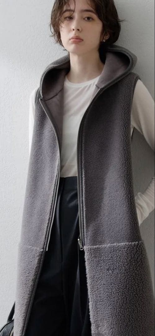 Whim Gazette（ウィムガゼット） フード付きグレーのロングベスト