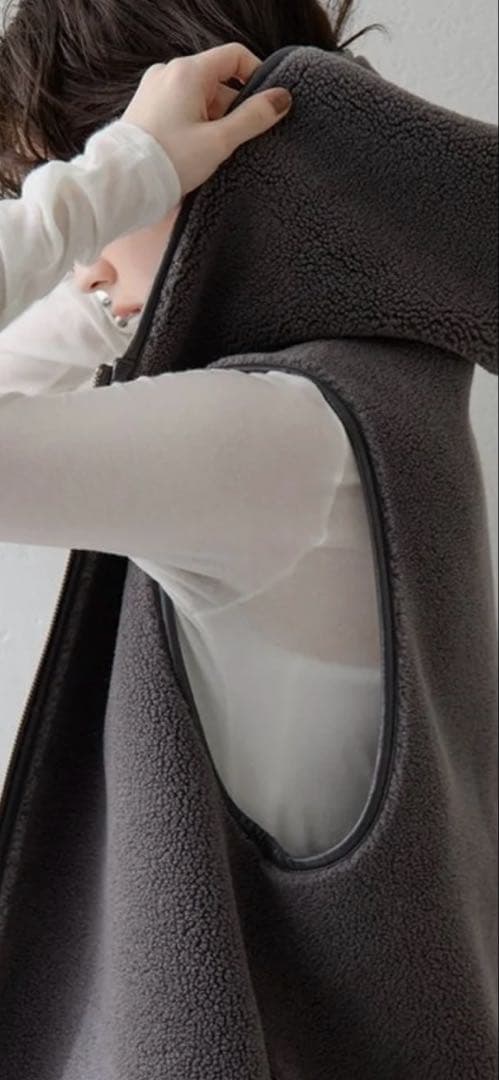 Whim Gazette（ウィムガゼット） フード付きグレーのロングベスト